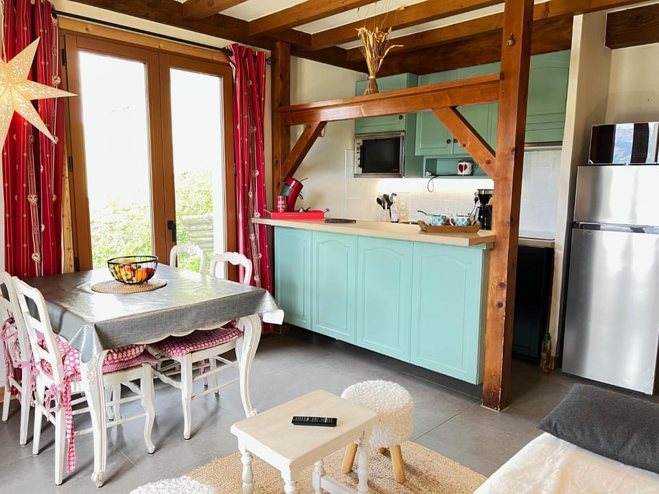 Kitchen or kitchenette, Living room, Dining area