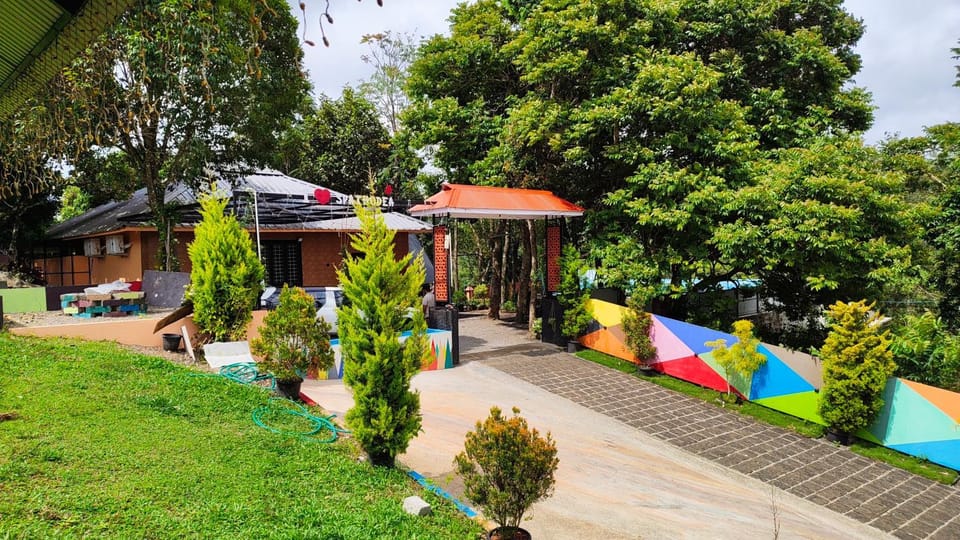Property building, Facade/entrance, Natural landscape, Other, Landmark view, Area and facilities