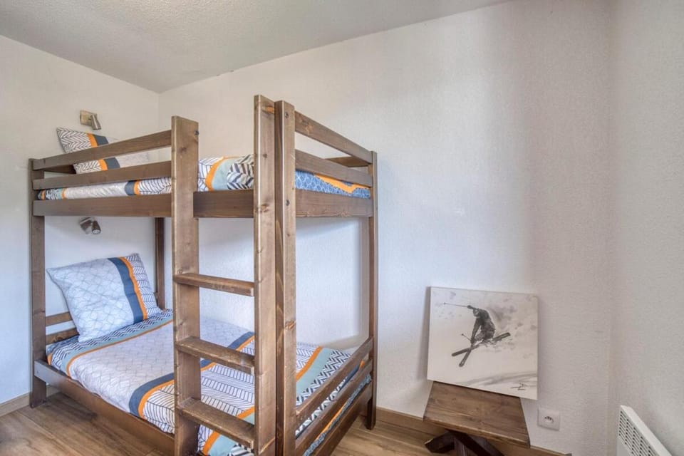 Photo of the whole room, Bedroom, bunk bed