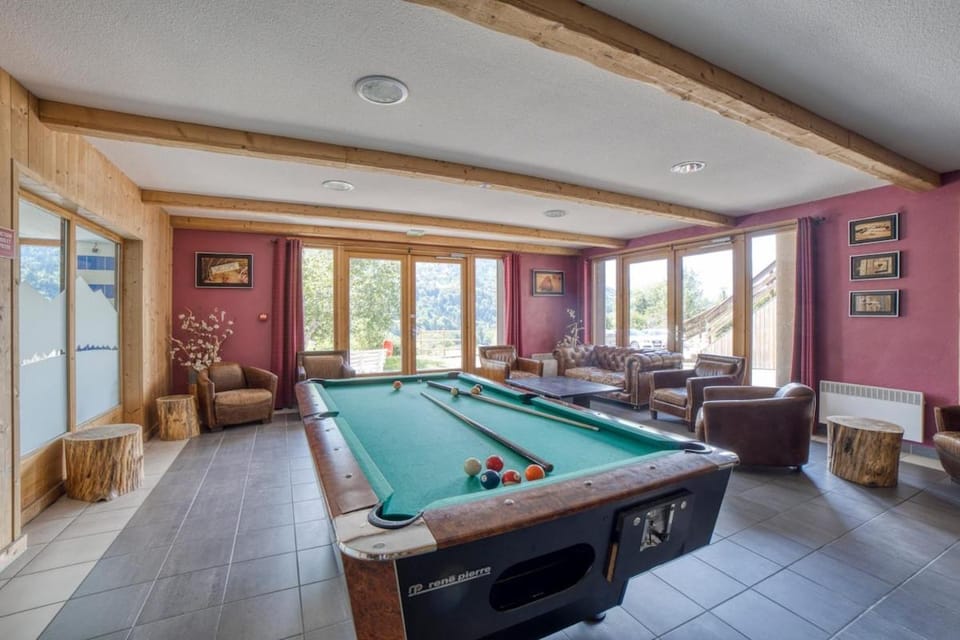Billiard, Game Room