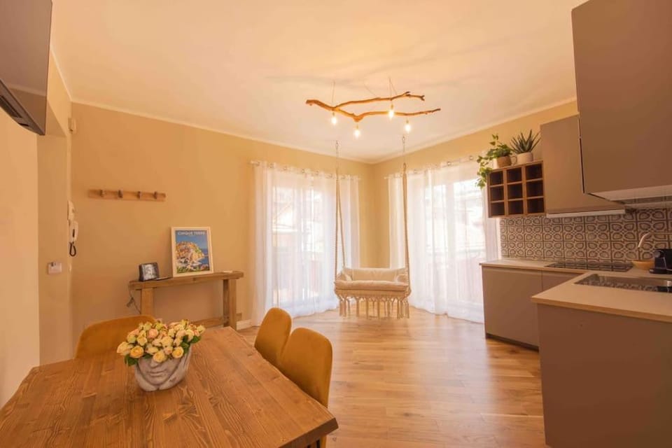 Kitchen or kitchenette, Living room, Dining area, minibar, stove