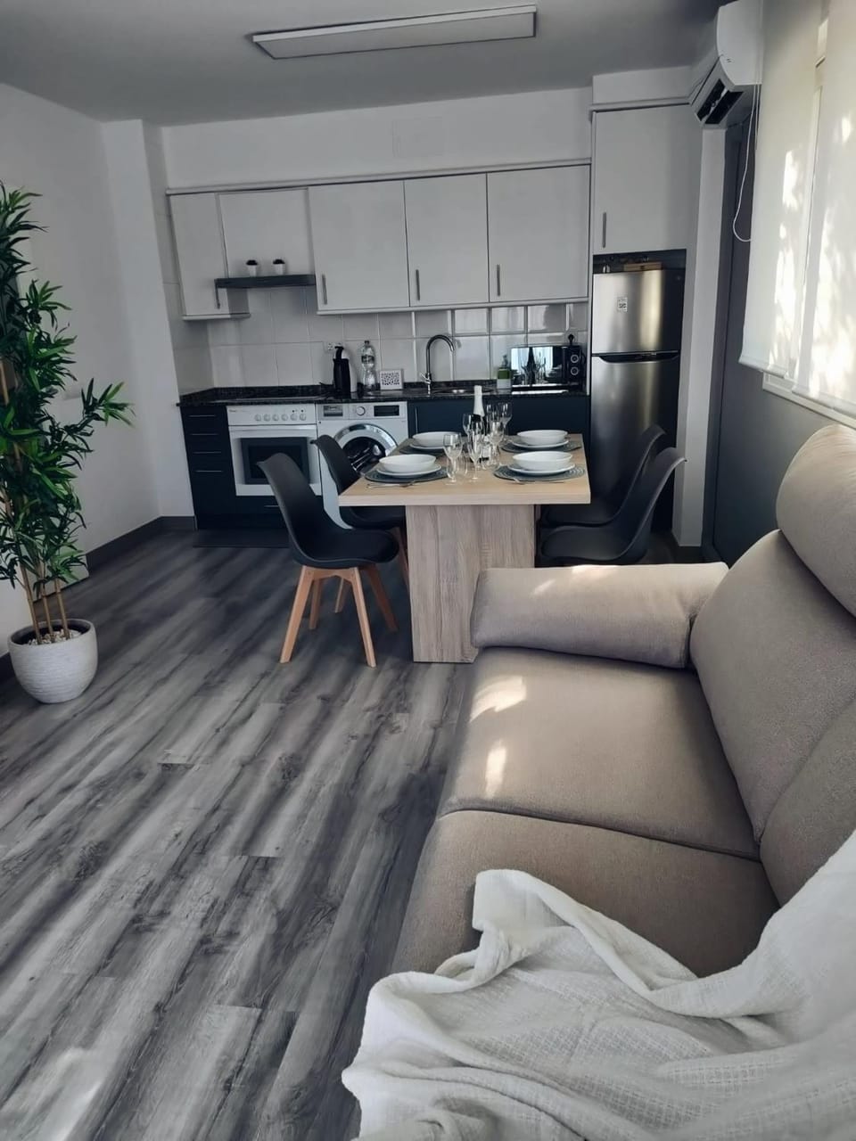 Kitchen or kitchenette, Living room, Seating area, Dining area, minibar, pet friendly, stove