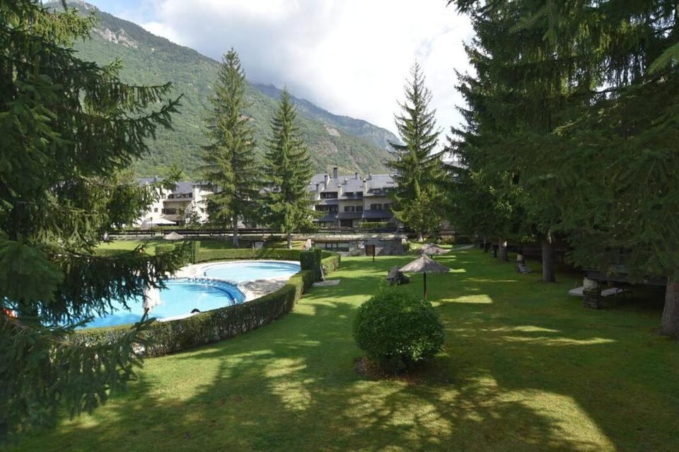 Acogedor apartamento de montaña con jardín y piscina - VU-HUESCA-23-182 Apartment in Catalonia
