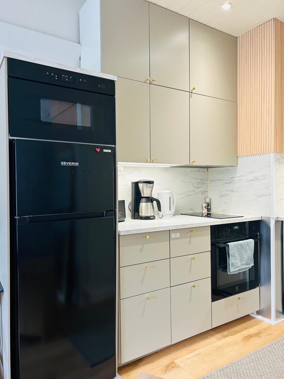 Kitchen or kitchenette, oven