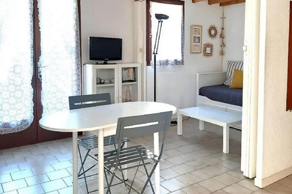 Maison T2 Terrasse Mezzanine House in Agde