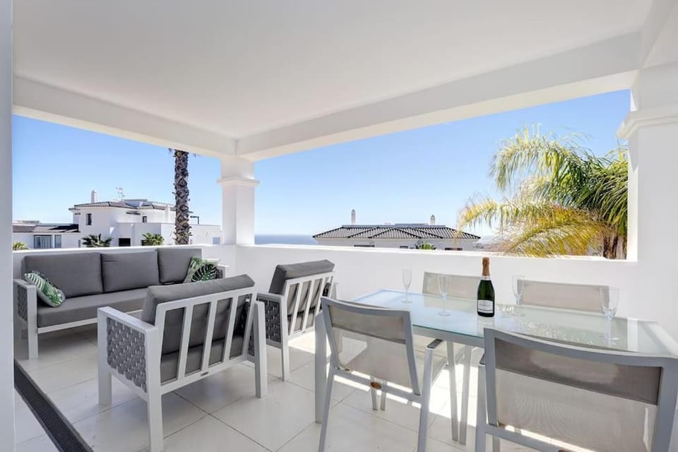 2 Bed Apartment at Estepona Hills with great Sea Views! Apartment in Costa del Sol
