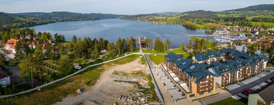 Natural landscape, Bird's eye view, Lake view, Location