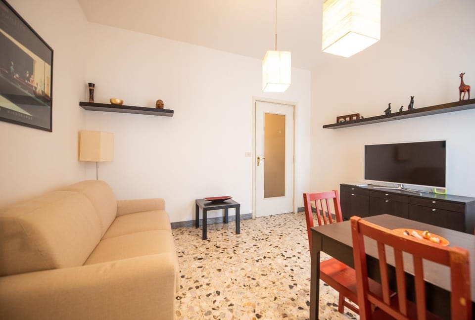 Communal lounge/ TV room, Bed, TV and multimedia, Living room, kitchen