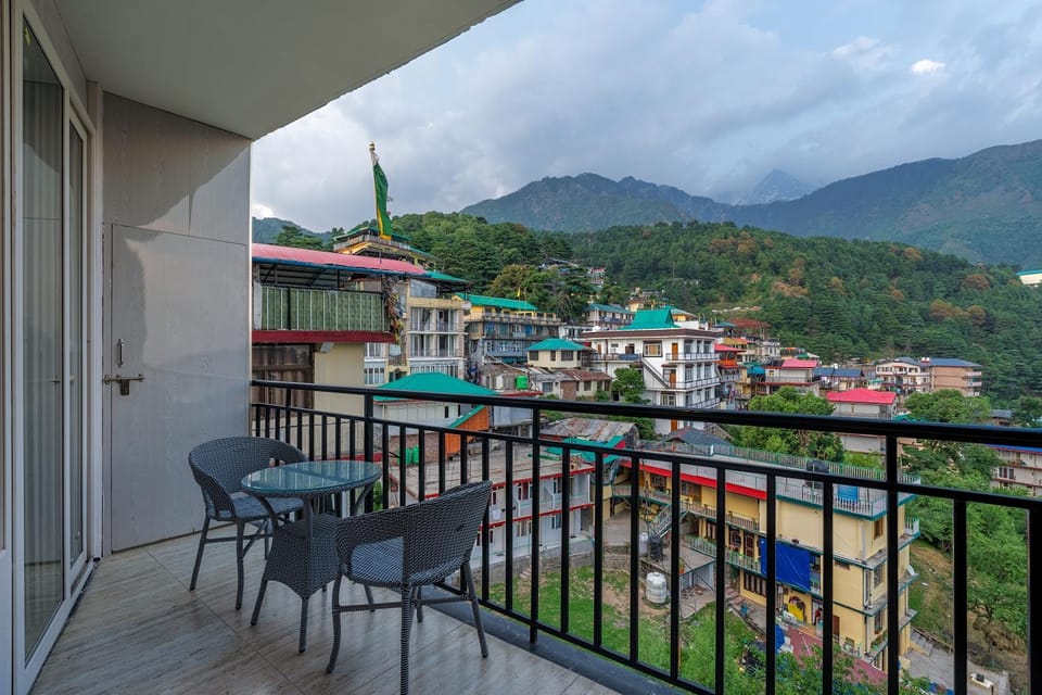 View (from property/room), Balcony/Terrace, Mountain view