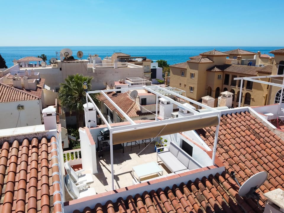 Property building, Day, Natural landscape, Bird's eye view, View (from property/room), Balcony/Terrace, City view, Sea view