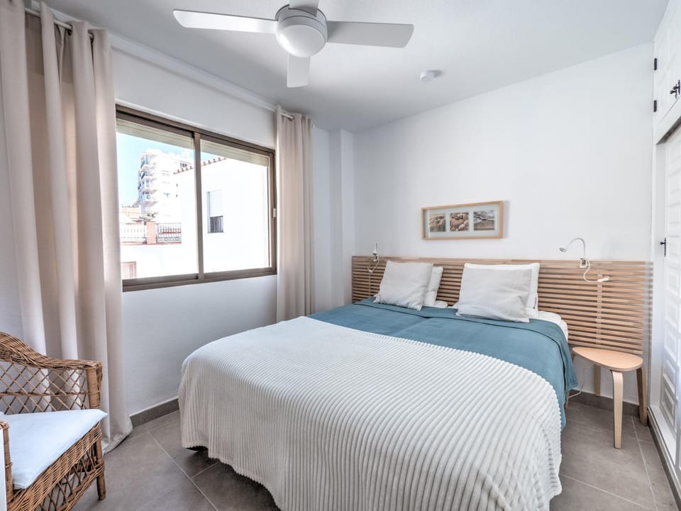 Bed, Bedroom, fireplace