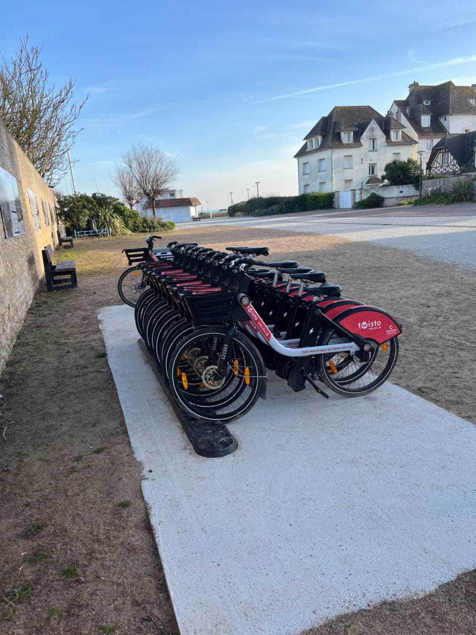 Neighbourhood, Cycling