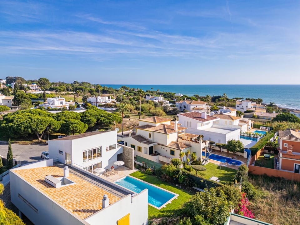 Villa L Villa in Guia