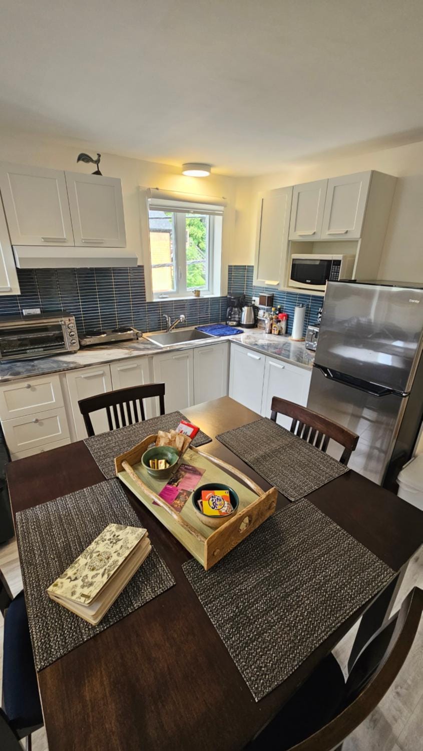 Kitchen or kitchenette, toaster, kitchen