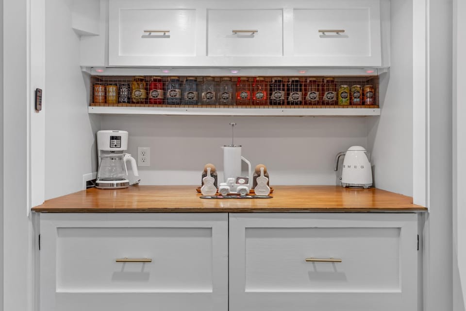 Coffee/tea facilities, Kitchen or kitchenette
