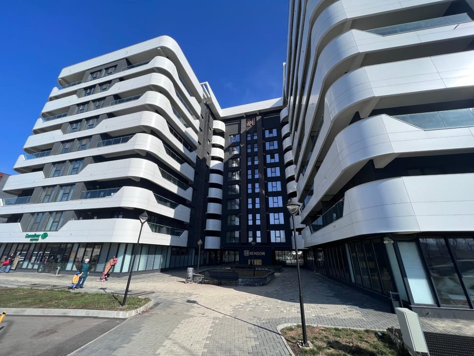 Property building, Neighbourhood