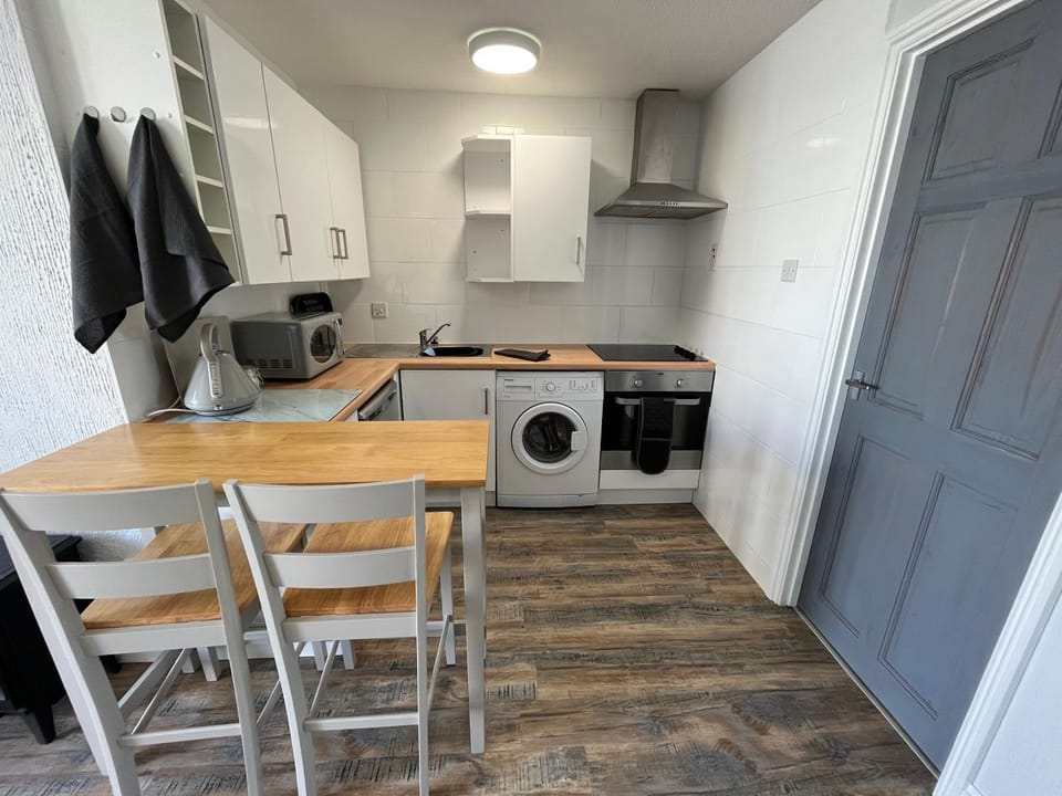 88, Two bed Chalet on Belle Aire Holiday Park - sleeps 5, pet friendly, bed linen and towels included plus onsite entertainment available Chalet in Hemsby