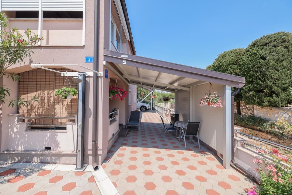 Two Bedroom Apartment Sunset Vir Apartment in Zadar County