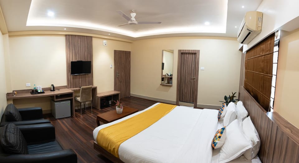 Photo of the whole room, Bedroom