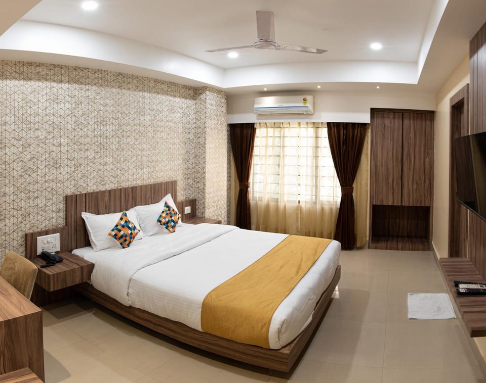 Bed, TV and multimedia, air conditioner