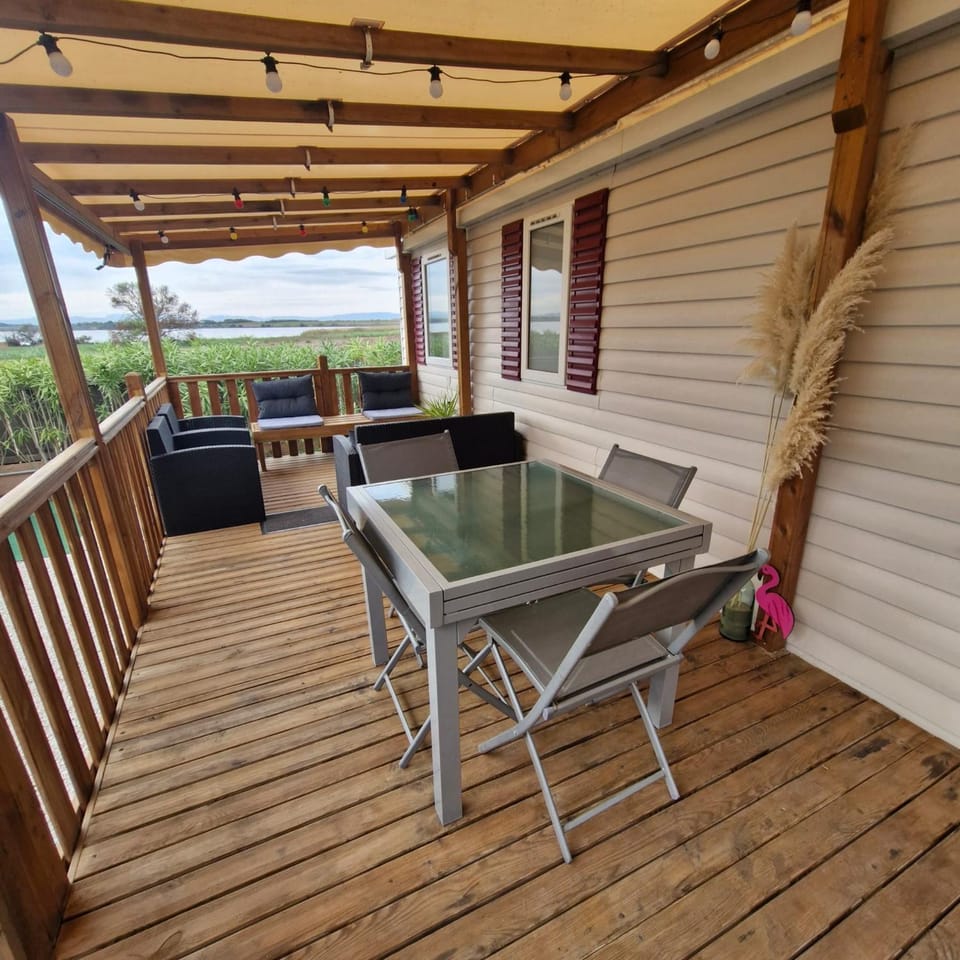 Patio, Dining area