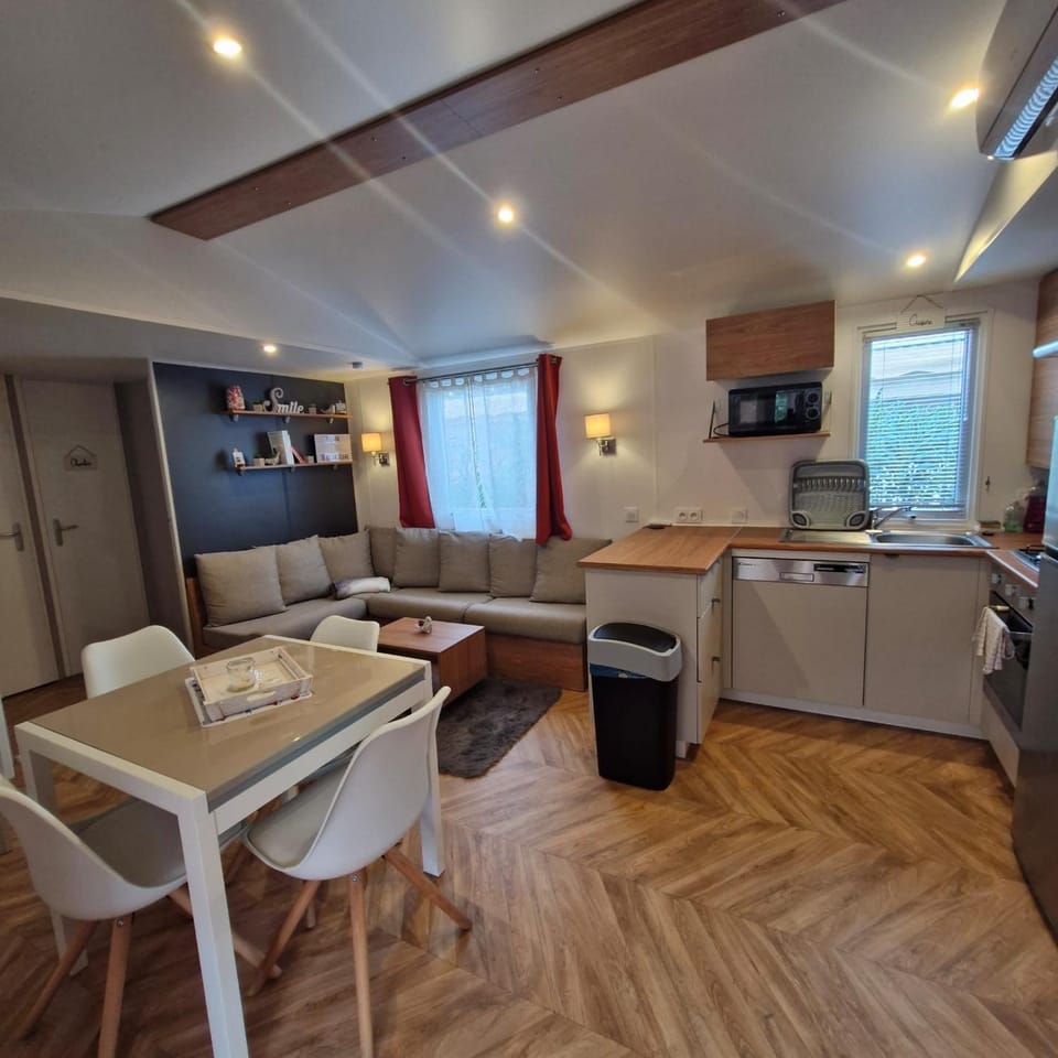 Property building, Living room, Dining area, kitchen