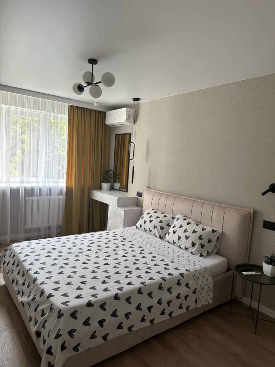 Bed, Photo of the whole room