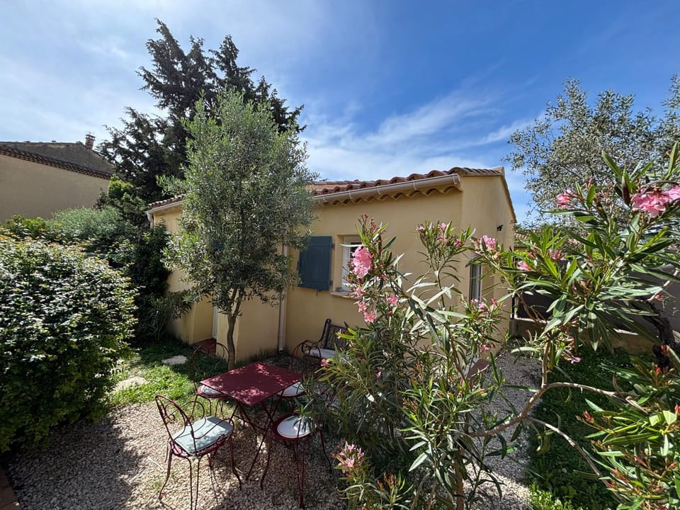 Gîte Lou Sabaï au pied des dentelles de Montmirail, piscine partagée Apartment in Carpentras