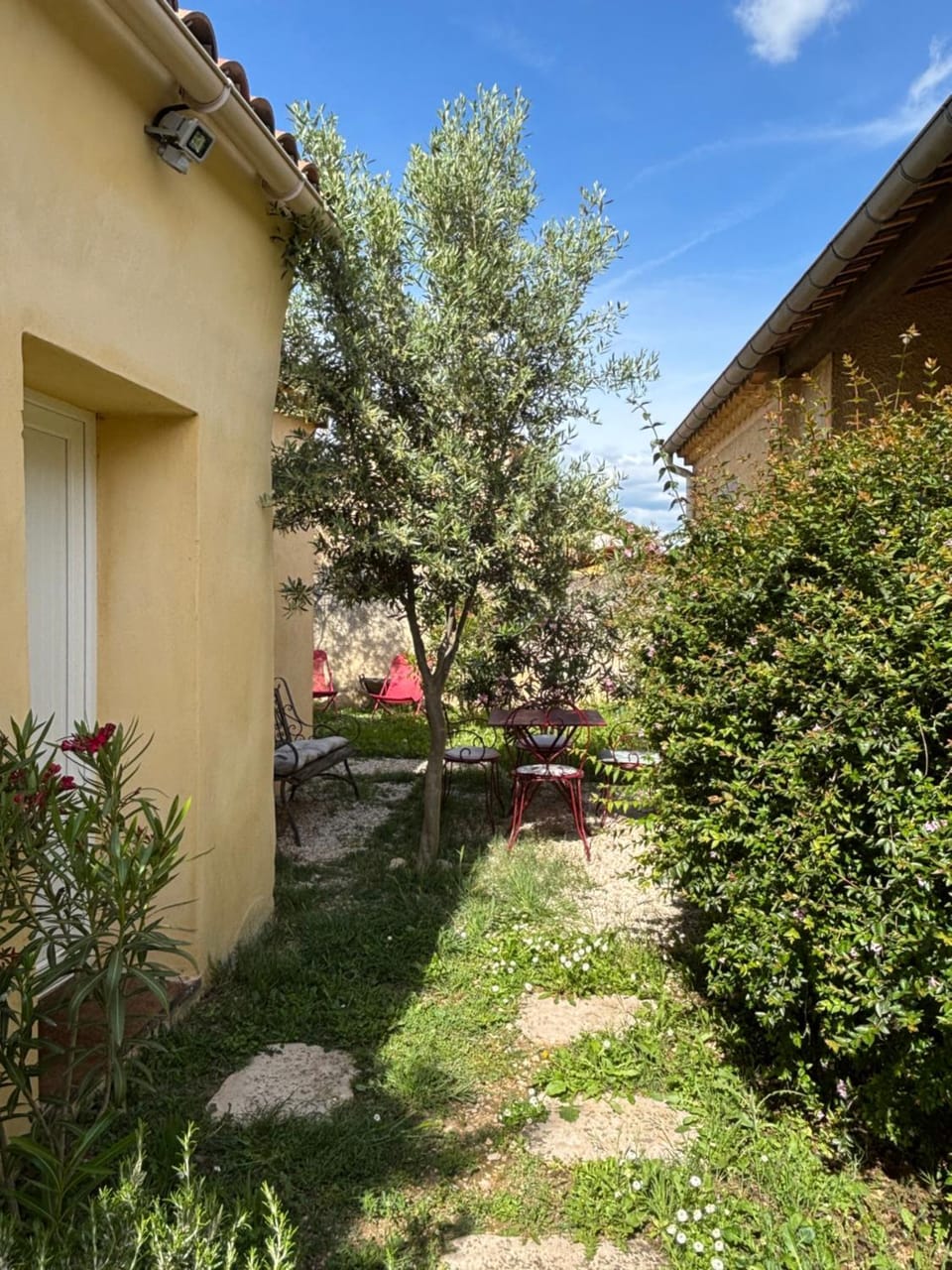Gîte Lou Sabaï au pied des dentelles de Montmirail, piscine partagée Apartment in Carpentras