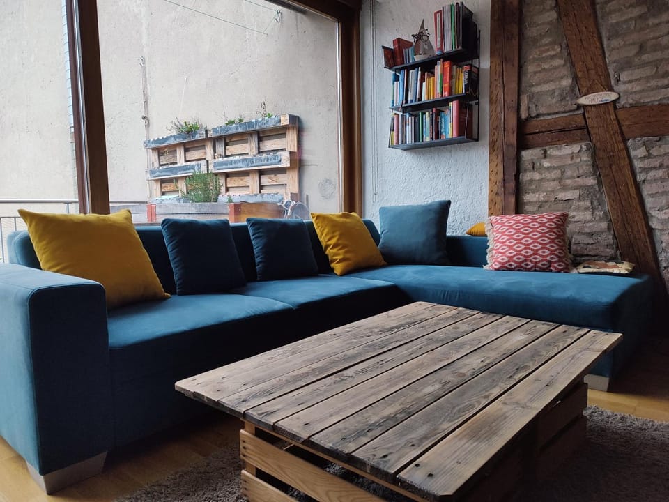 Living room, Seating area