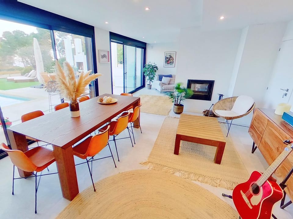 Living room, Lounge or bar, Dining area, flat iron