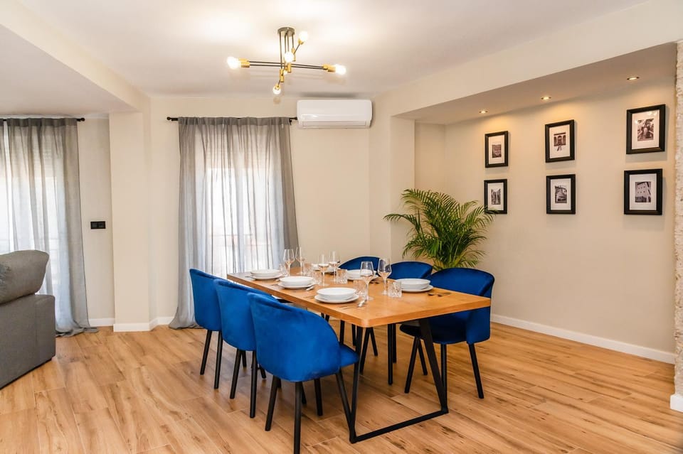 Living room, Dining area, air conditioner