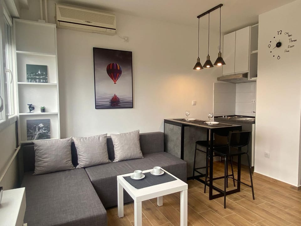 Kitchen or kitchenette, Seating area