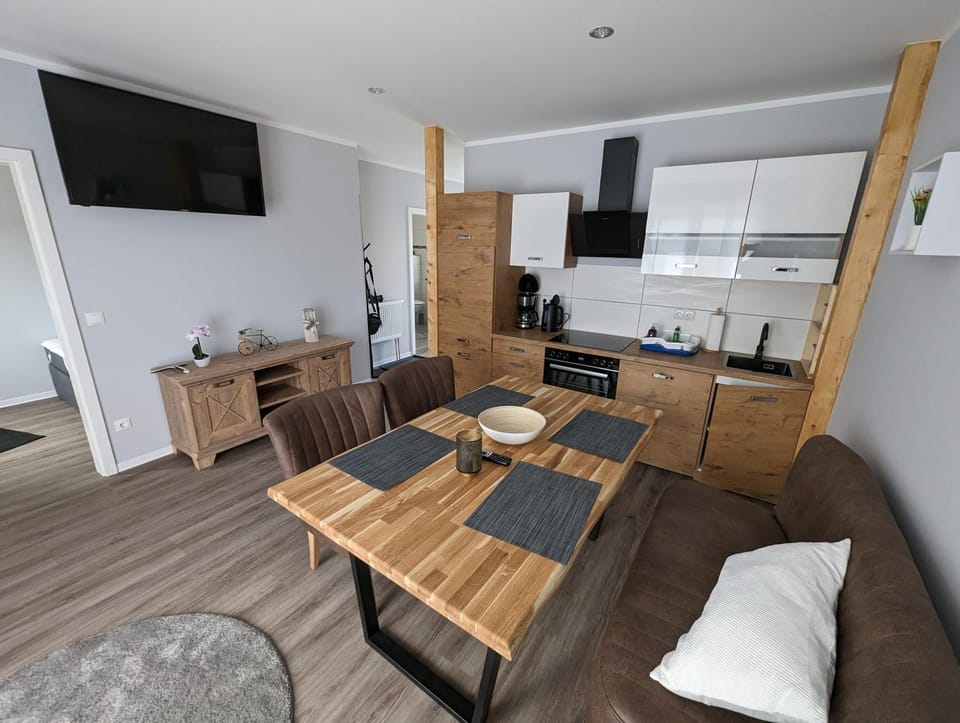 TV and multimedia, Kitchen or kitchenette, Living room, Seating area, Dining area, pet friendly, stove