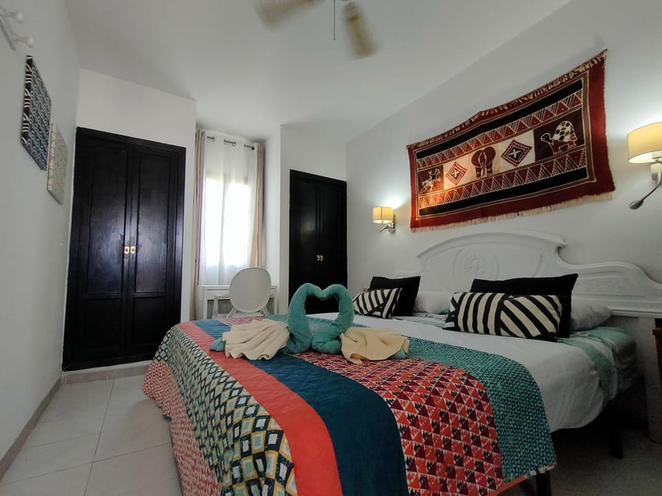 Bed, Photo of the whole room, Bedroom, fireplace, locker
