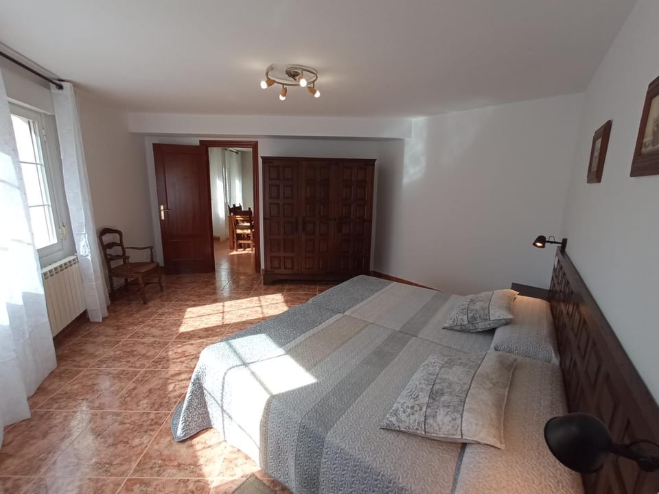 Bed, Photo of the whole room, Bedroom, wardrobe