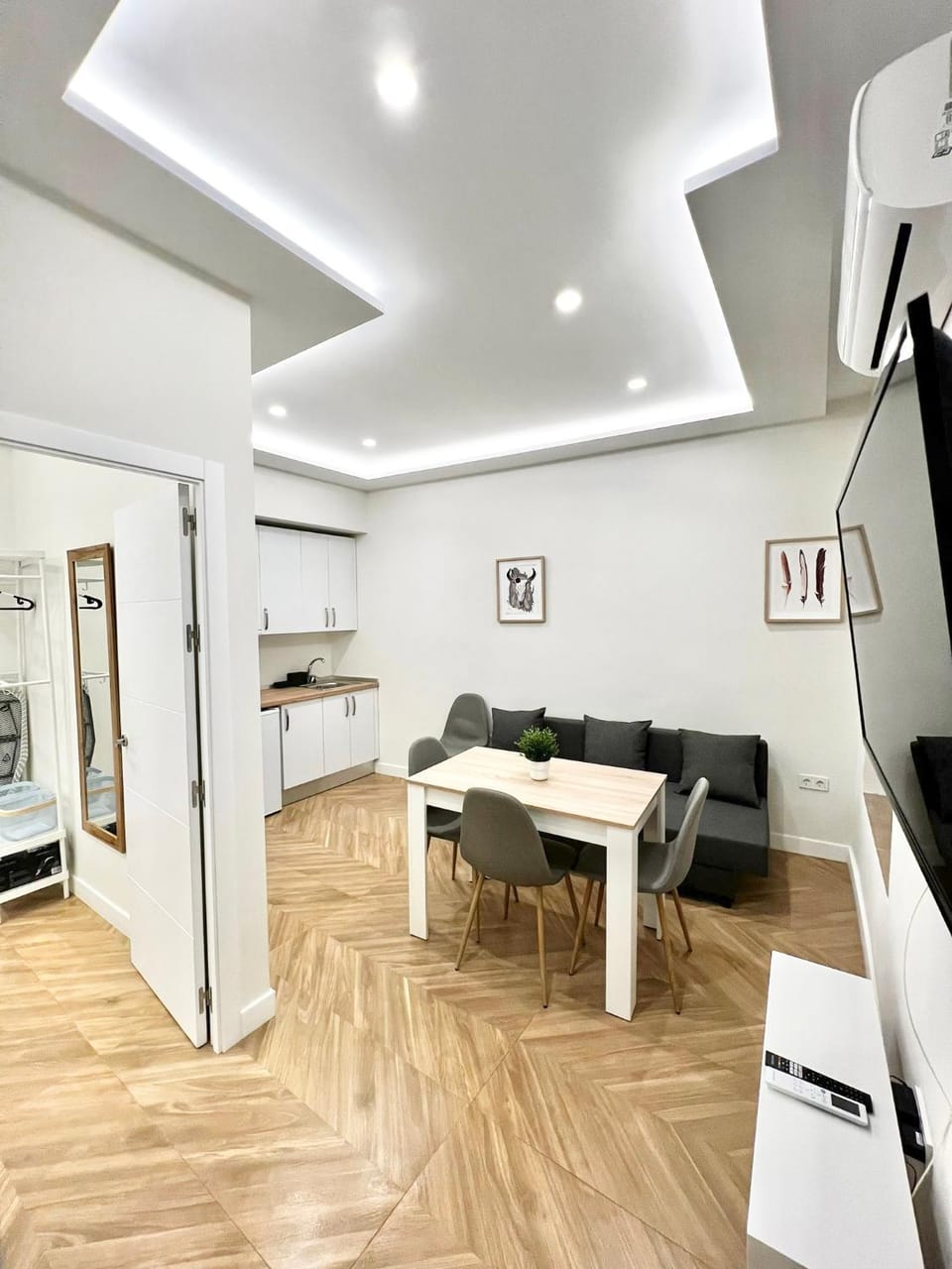 Kitchen or kitchenette, Living room