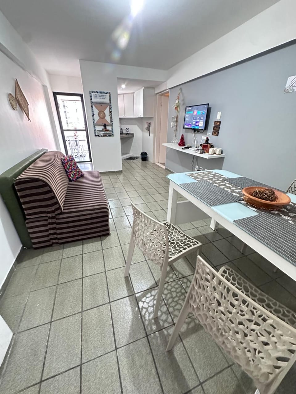 TV and multimedia, Kitchen or kitchenette, Living room, Seating area, Dining area