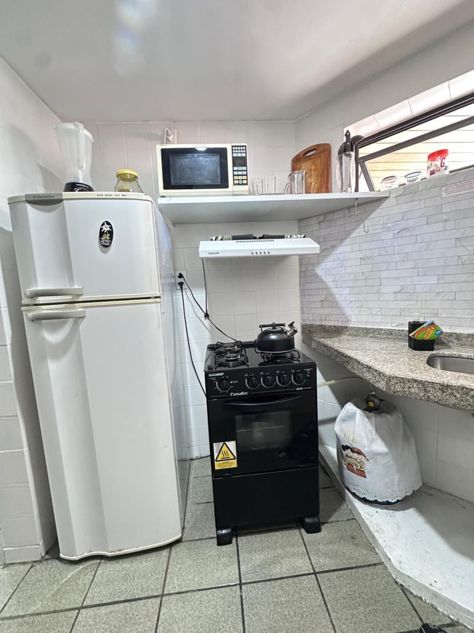 Kitchen or kitchenette, oven