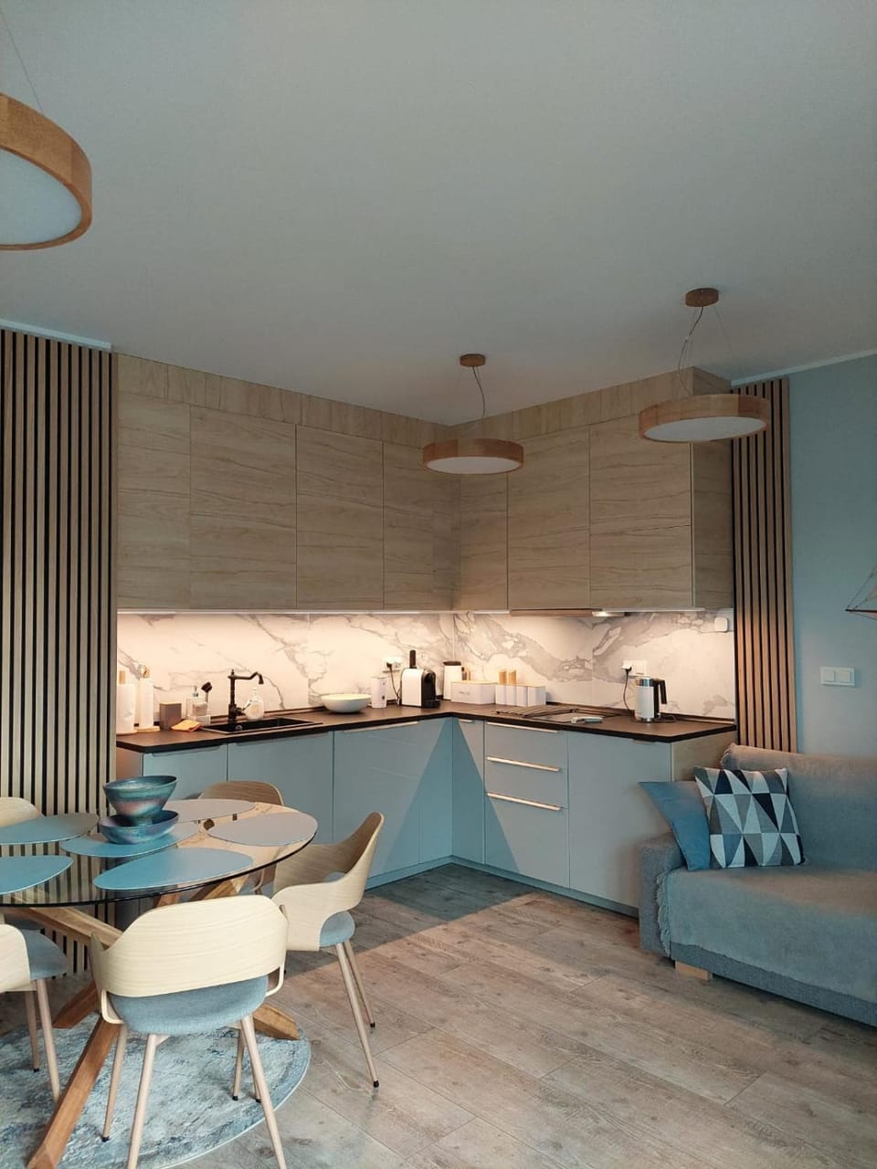 Kitchen or kitchenette, Seating area, Dining area, minibar, stove