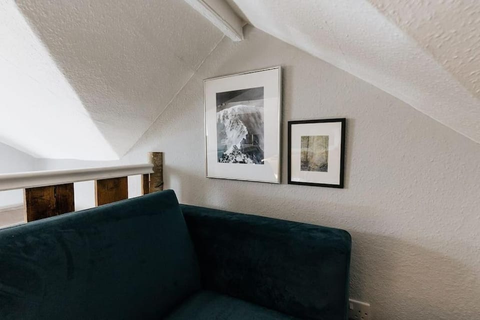 Seating area, Bedroom
