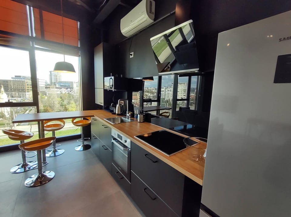Kitchen or kitchenette, Dining area, minibar, pet friendly