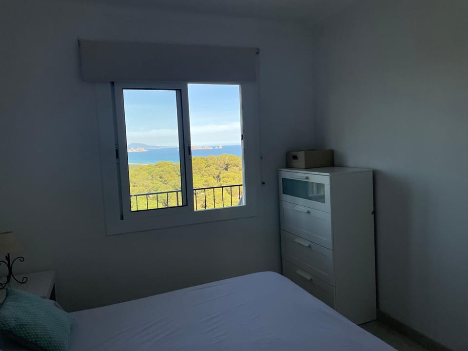 NUEVO. Reformado con vistas panorámicas y piscina Apartment in Baix Empordà