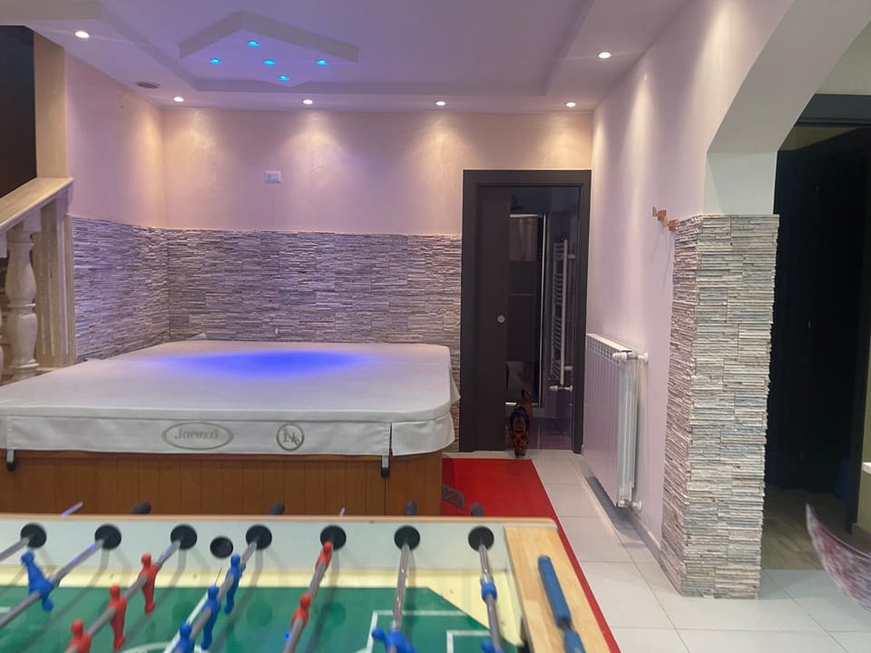 Bird's eye view, Hot Tub