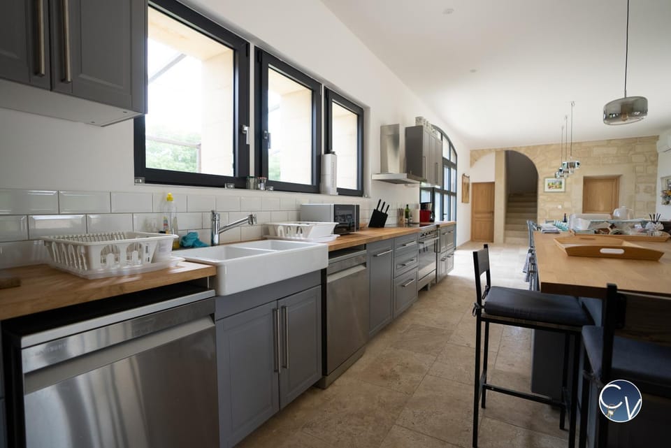 Kitchen or kitchenette, Dining area, dishwasher, oven, stove