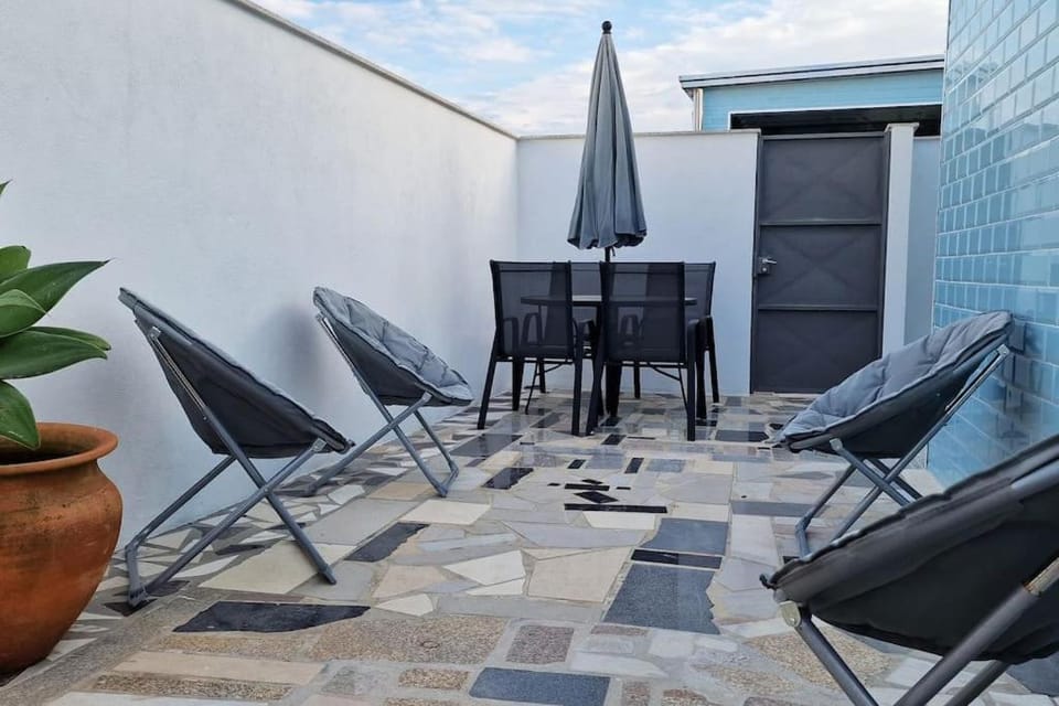 Patio, Day, Balcony/Terrace, Seating area, Dining area, sunbed