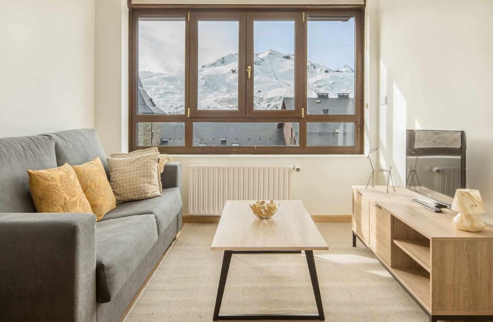 Bird's eye view, Living room