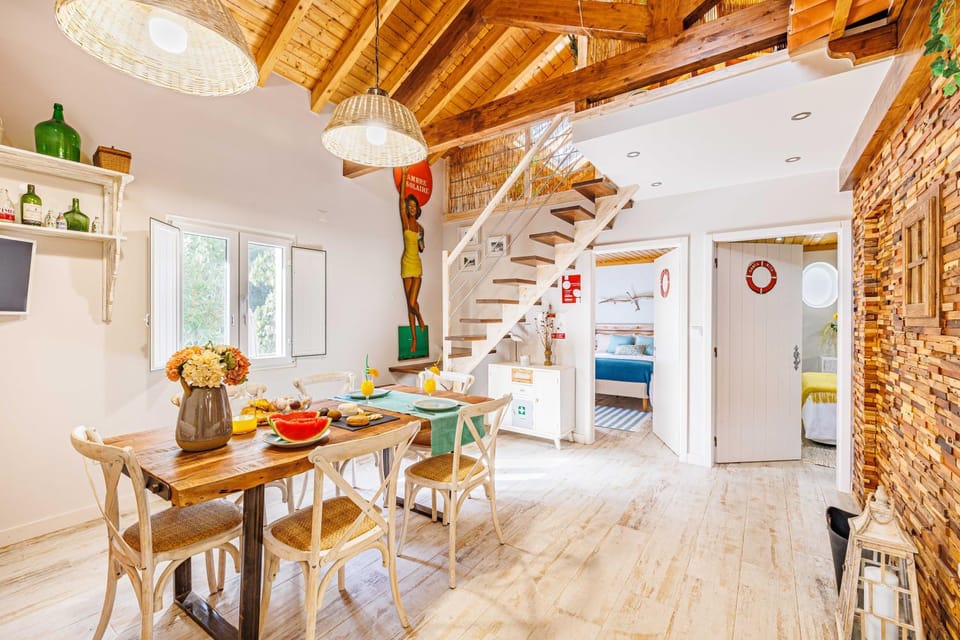 Kitchen or kitchenette, Seating area, Dining area
