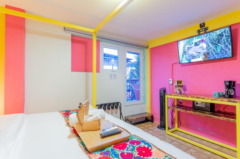 Bed, TV and multimedia, Bedroom