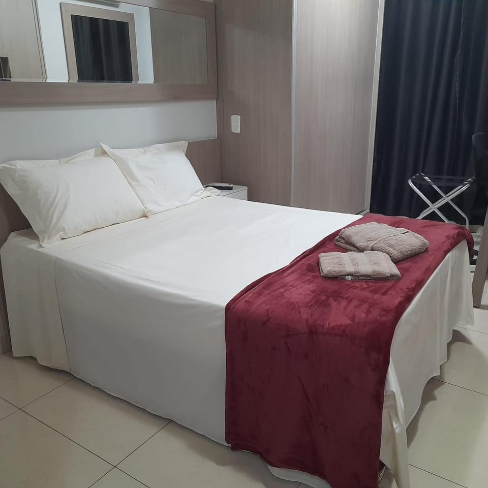 Bed, towels